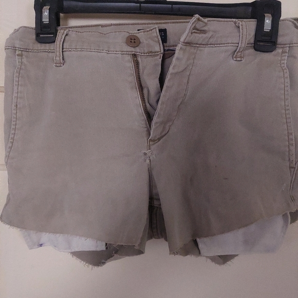 2 pairs of kackie cut off. - Picture 4 of 7